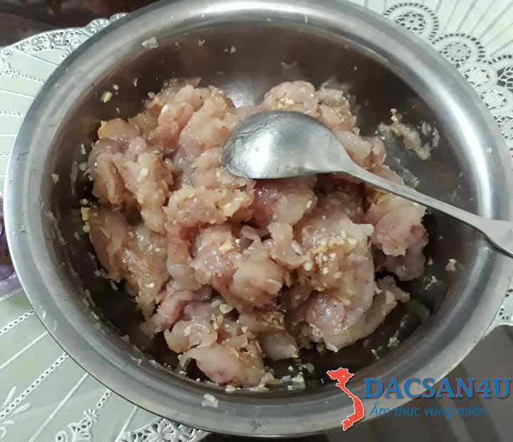 Cạo chả cá măng