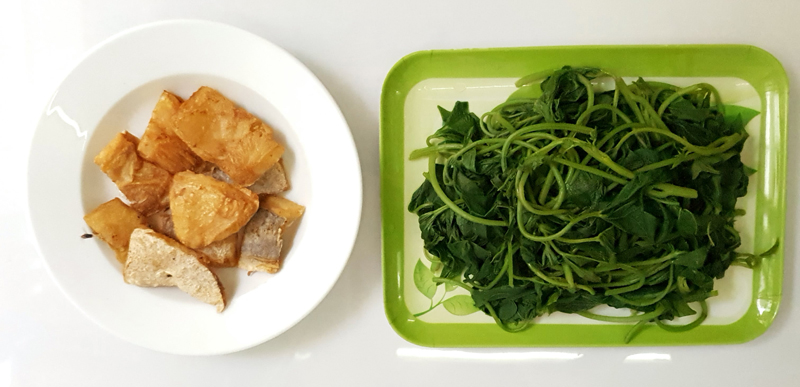 Khô cá tra phồng ăn cùng rau lan