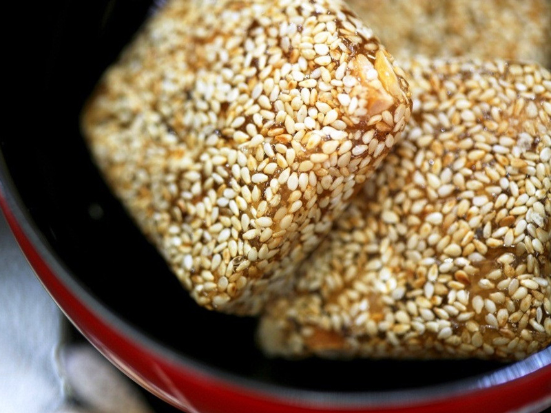 Kẹo mè xửng Huế