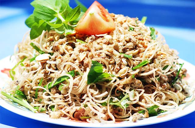gỏi nhộng ong