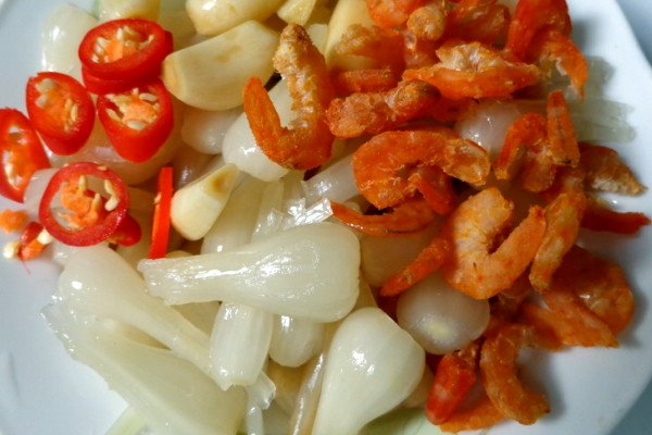 tôm khô củ kiệu